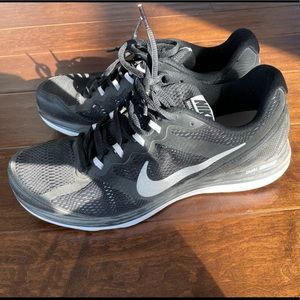 Nike Mens Dual Fusion Run 3 Running Shoes